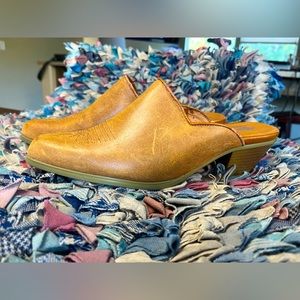 Oak Tree Distressed Western Wear Mule, Tan, Size 8, 1 1/4“ Heel